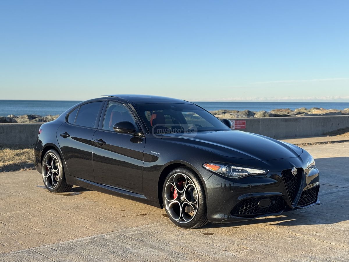 Alfa Romeo Giulia 2023 — photo 2