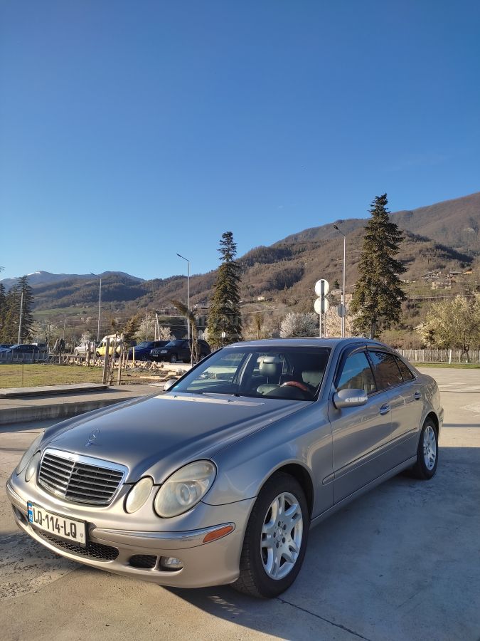 Mercedes-Benz E 320