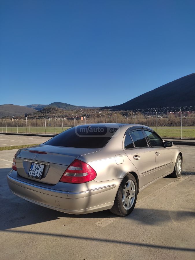 Mercedes-Benz E 320 2004 — photo 2