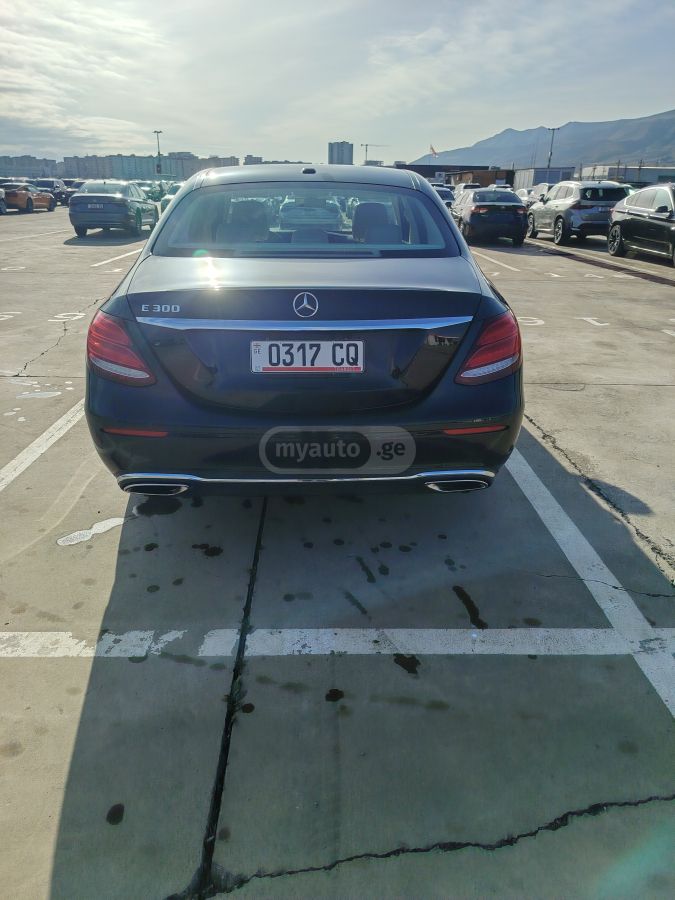 Mercedes-Benz E 300 2017 — photo 2