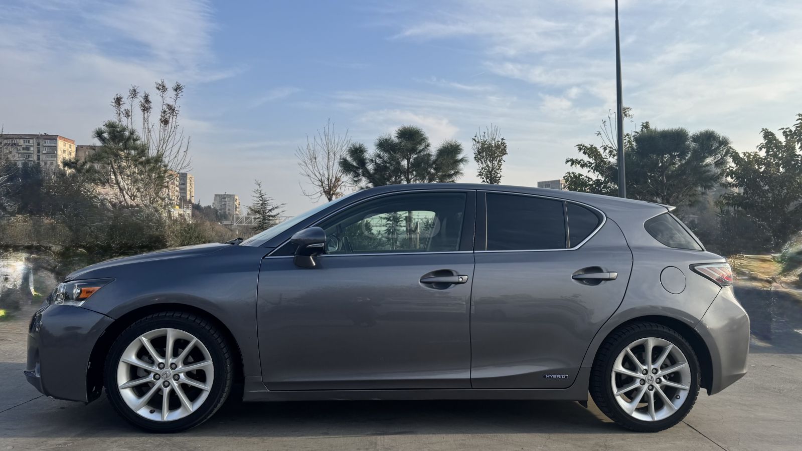 Lexus CT 200 h 2013 — photo 2