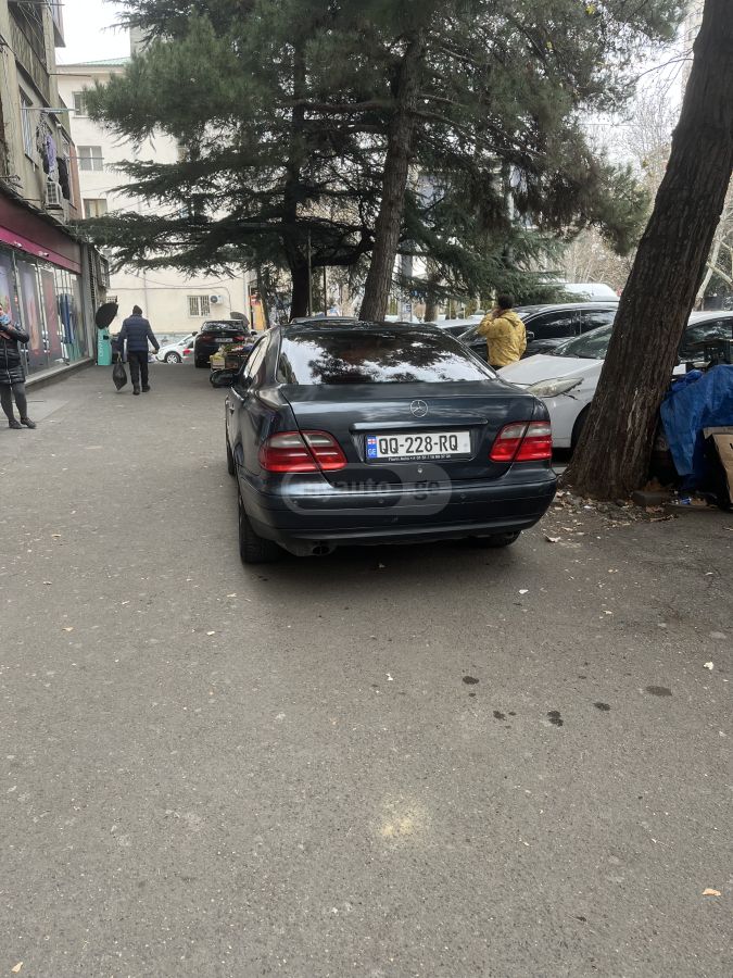 Mercedes-Benz CLK 320 1999 — photo 2