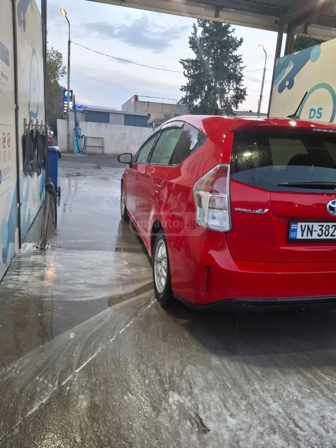 Toyota Prius V 2015 — photo 2