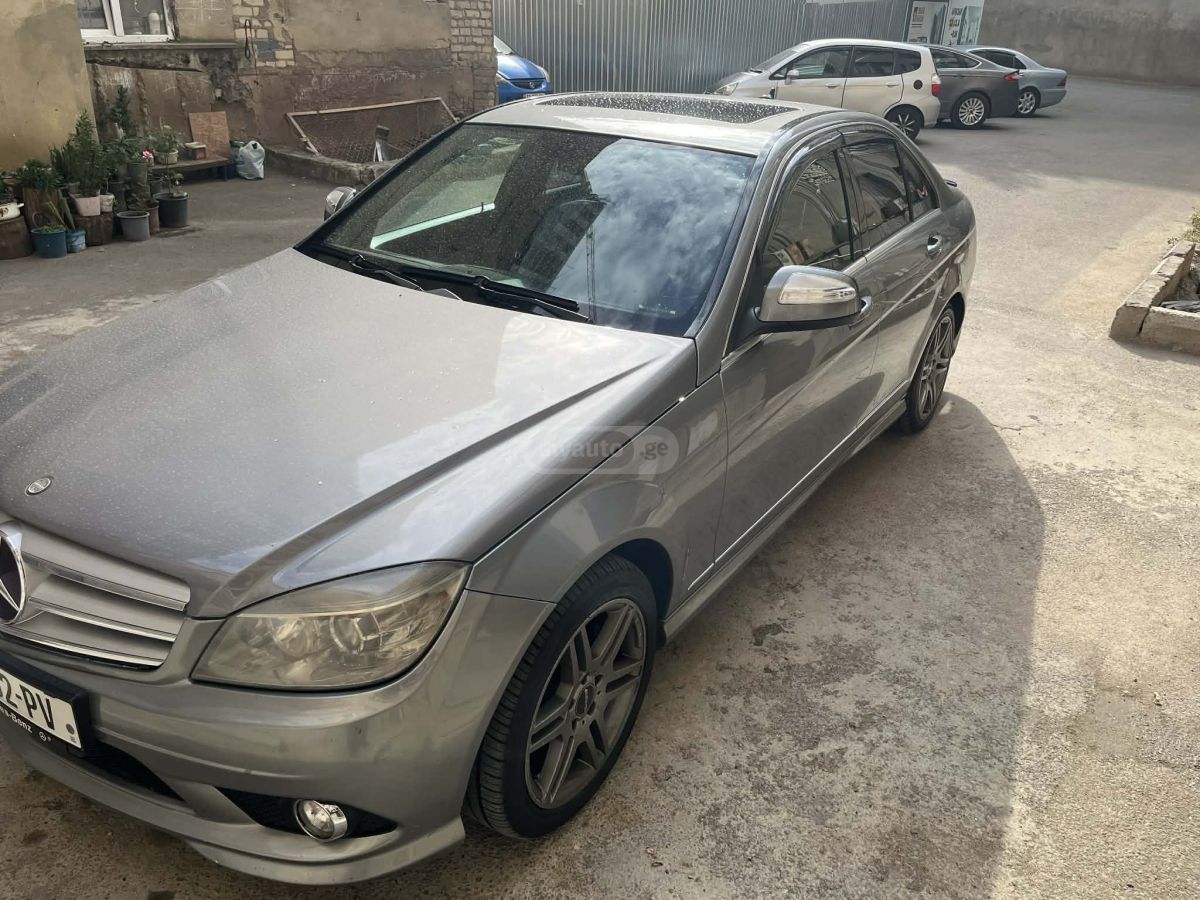 Mercedes-Benz C 300 2009 — photo 2