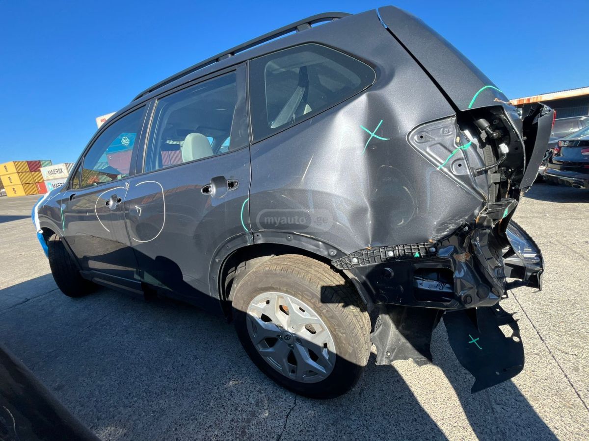 Subaru Forester 2022 — photo 2