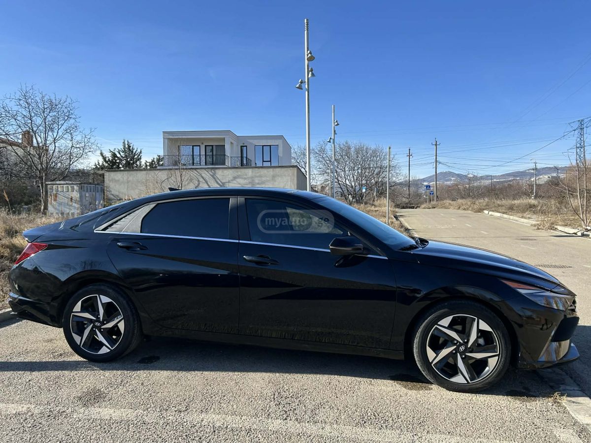 Hyundai Elantra 2023 — photo 2