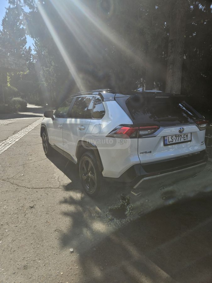 Toyota RAV4 2021 — photo 2