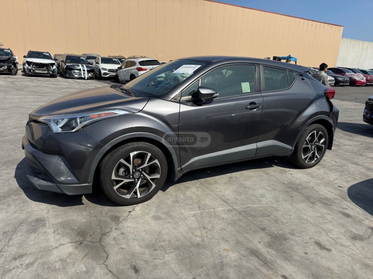 Toyota C-HR 2018 — photo 2