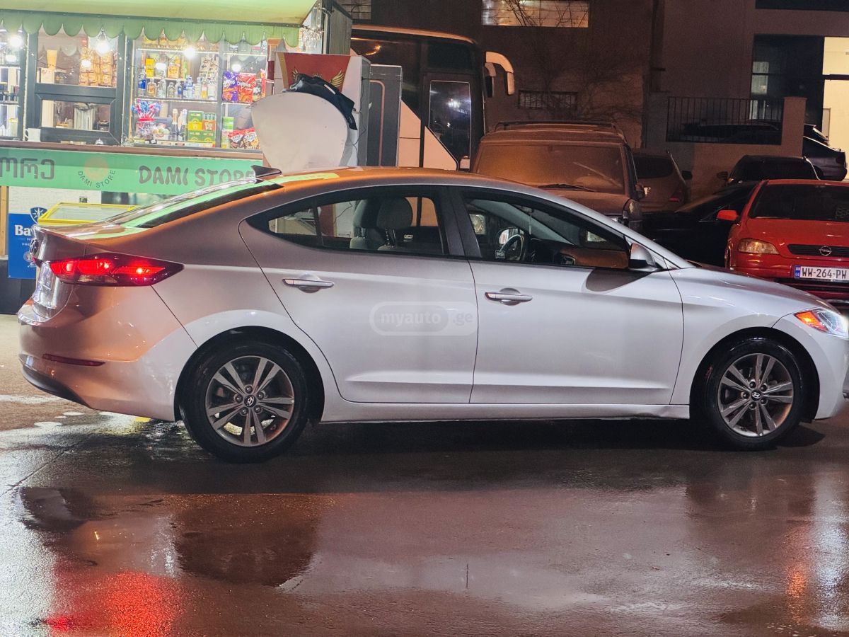 Hyundai Elantra 2018 — photo 2