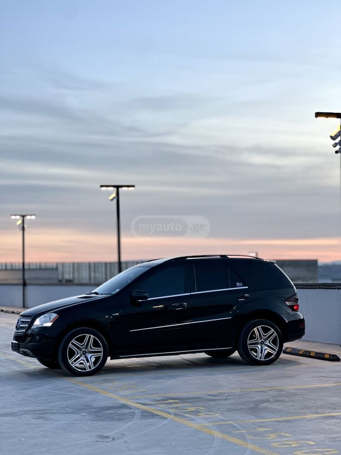 Mercedes-Benz ML 350 2011 — photo 2