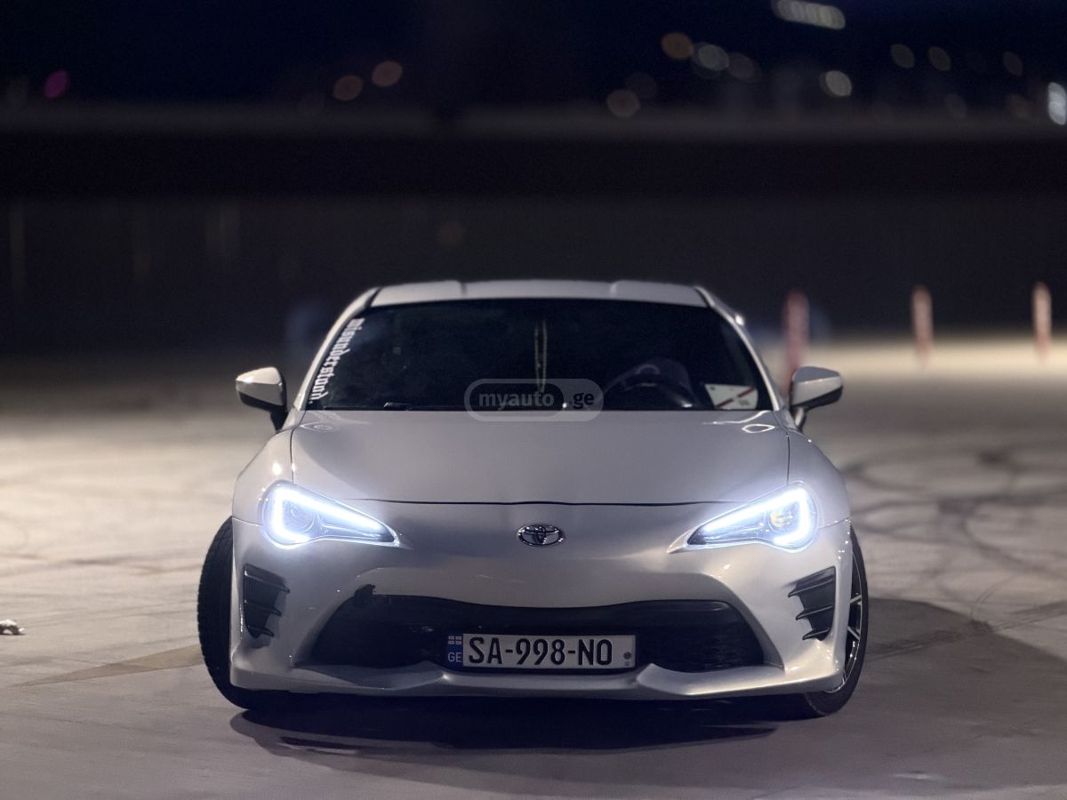 Toyota GT 86 2017 — photo 2