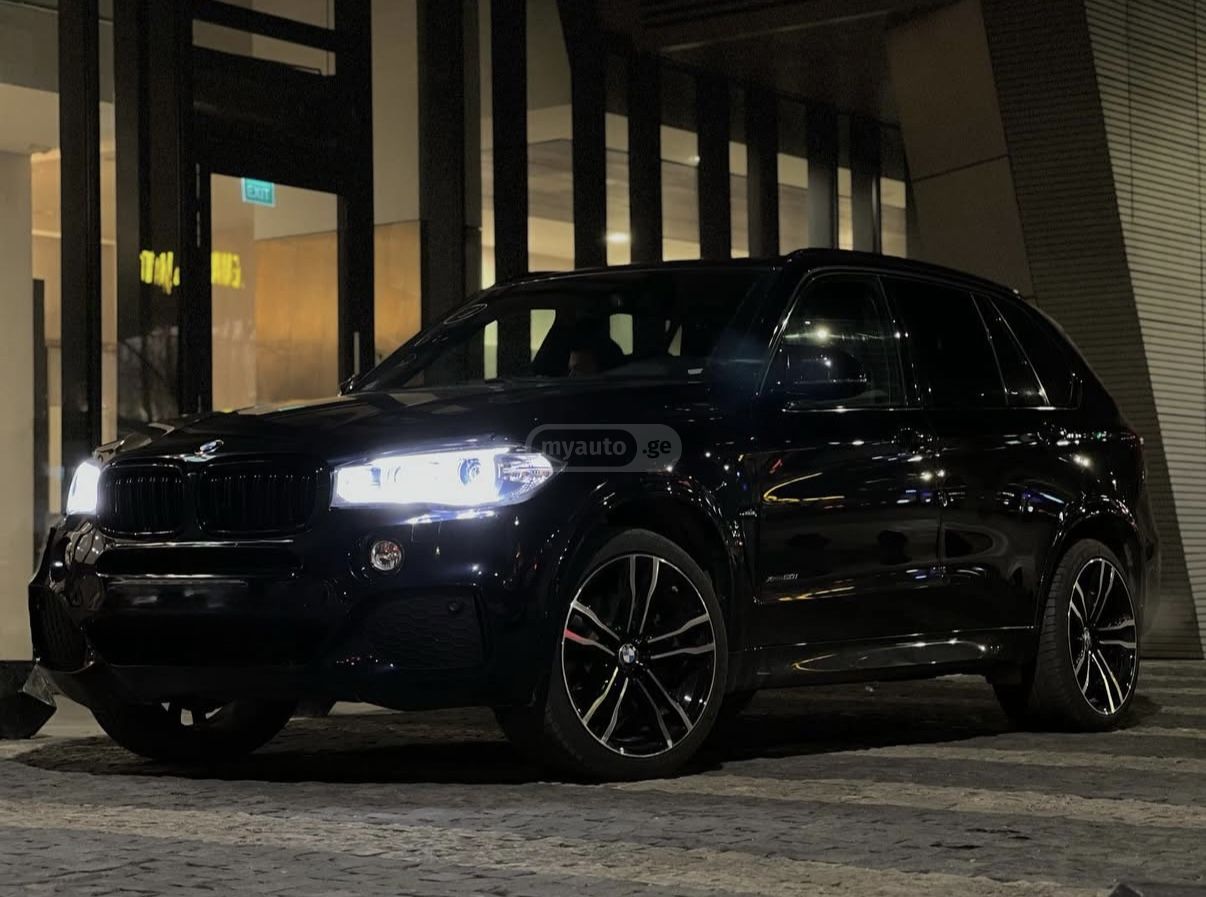 BMW X5 2018 — photo 2
