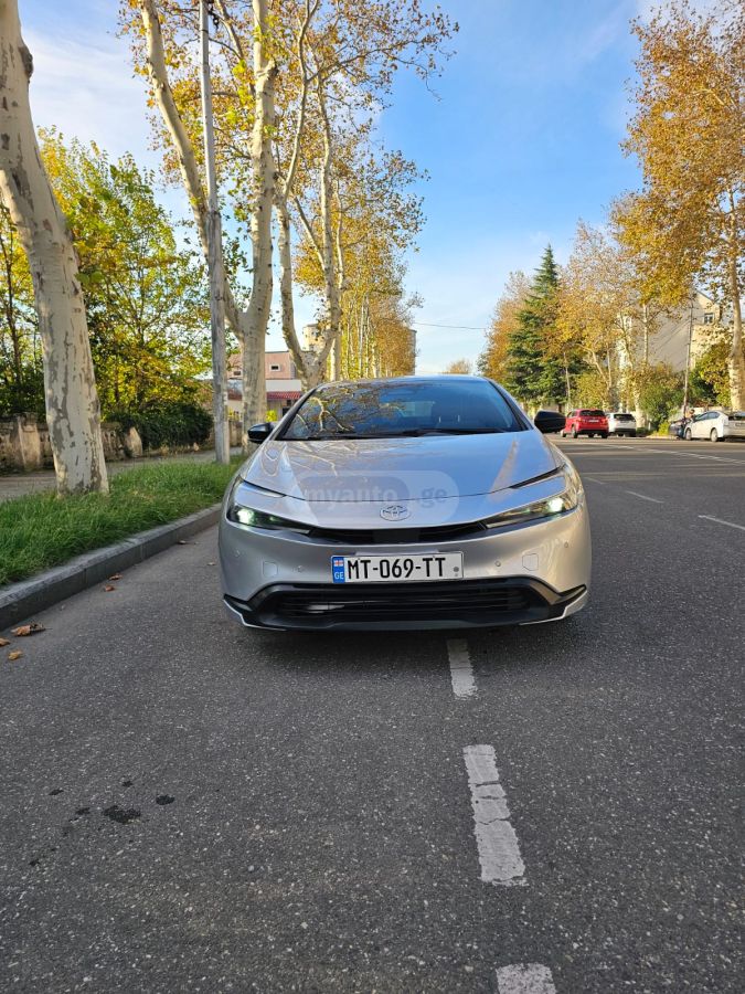Toyota Prius 2024 — photo 2