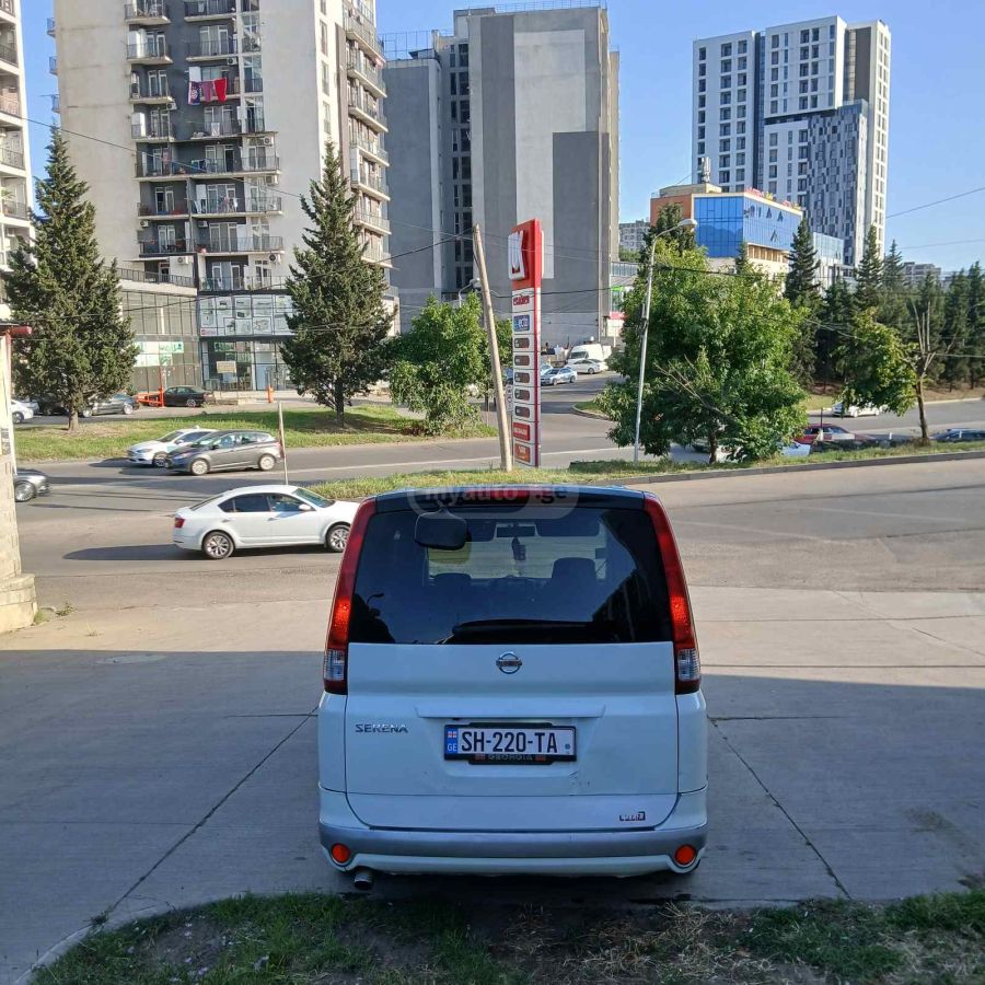 Nissan Serena 2006 — photo 2
