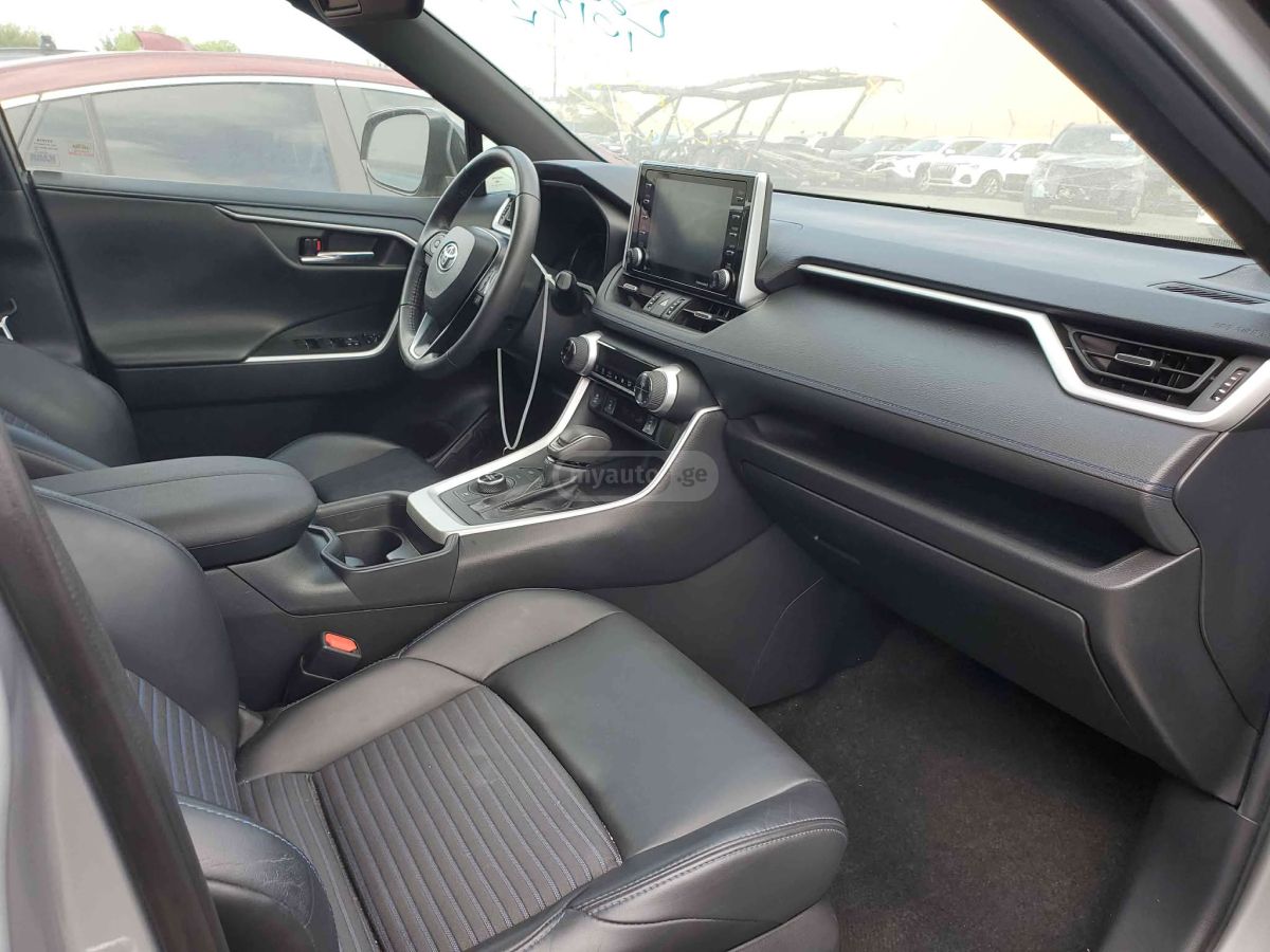 Toyota RAV4 2020 — photo 2