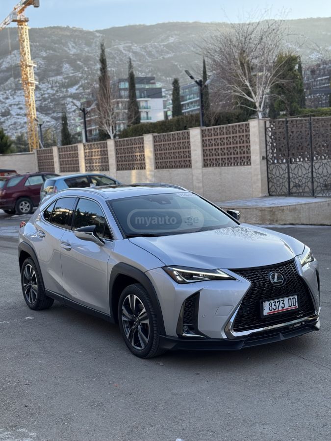 Lexus UX 200 2019 — photo 2