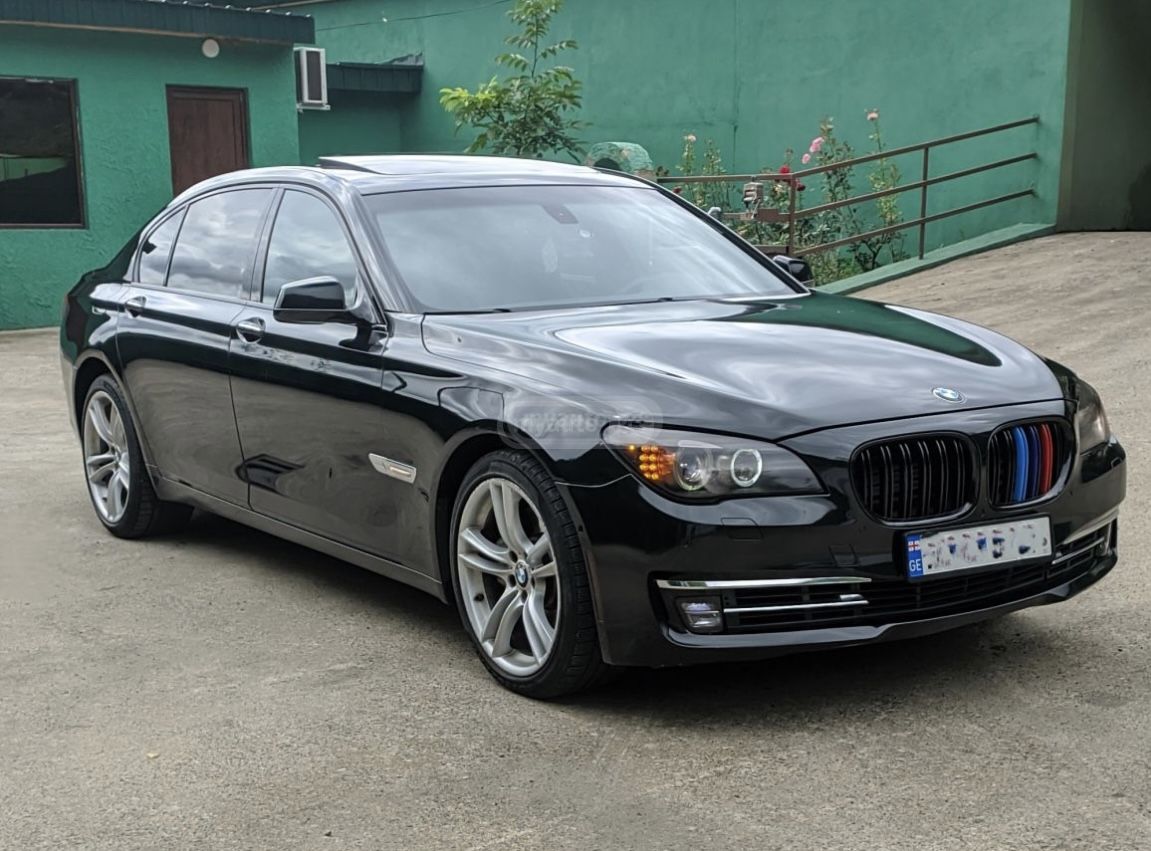 BMW 750 2010 — photo 2