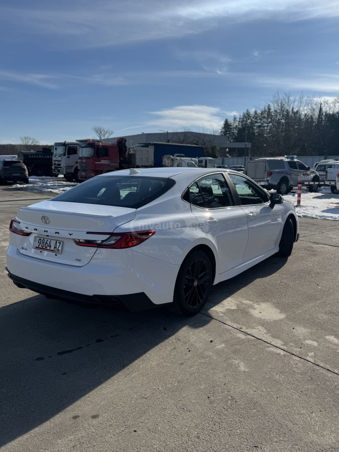 Toyota Camry 2024 — photo 2