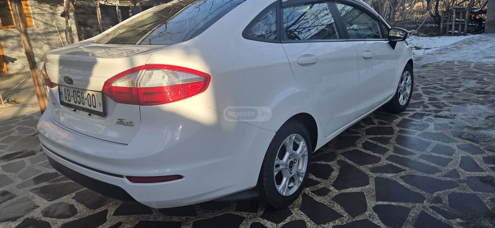 Ford Fiesta 2015 — photo 2