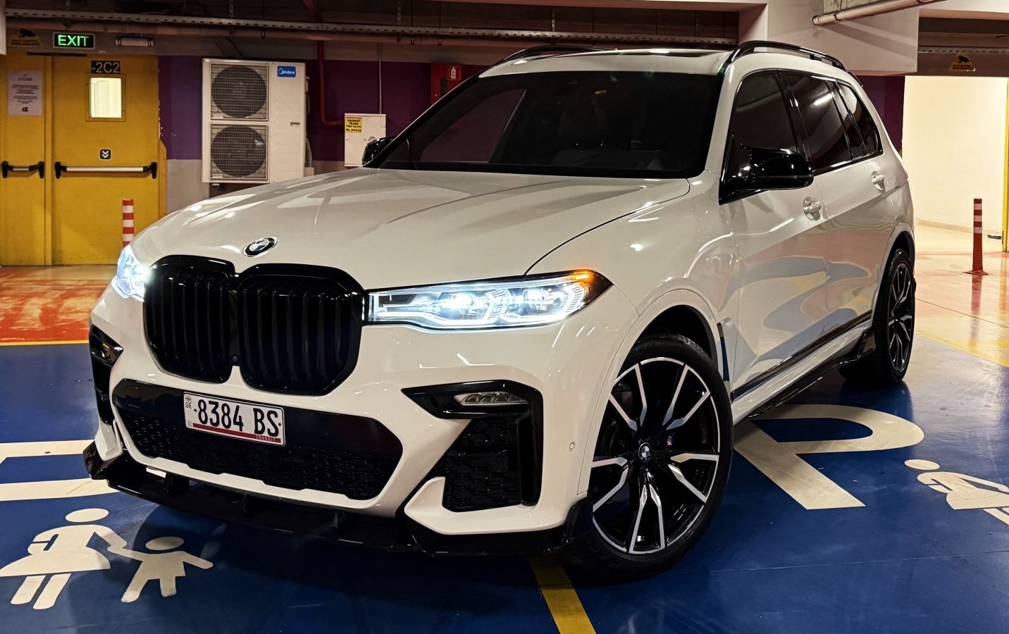 BMW X7 2020 — photo 2
