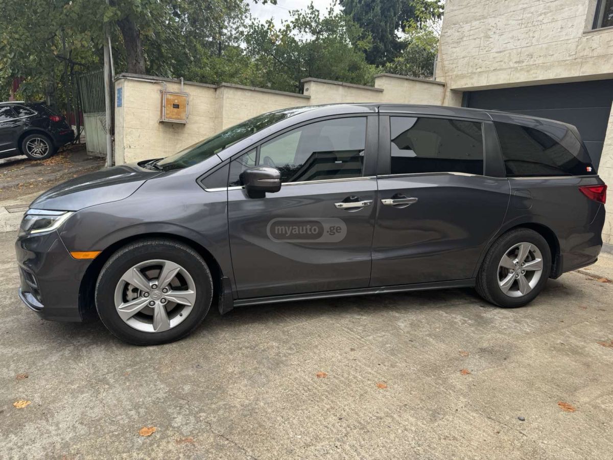 Honda Odyssey 2017 — photo 2