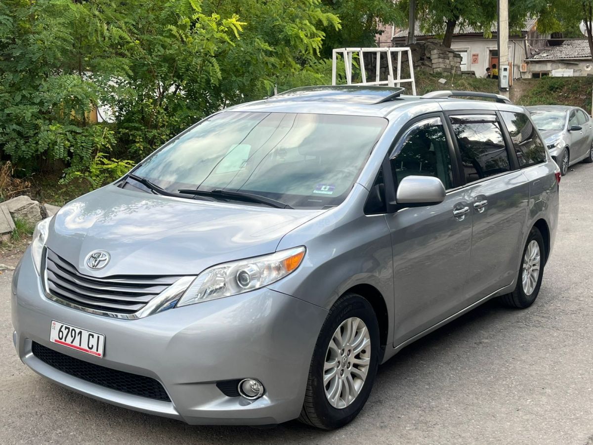 Toyota Sienna 2015 — photo 2