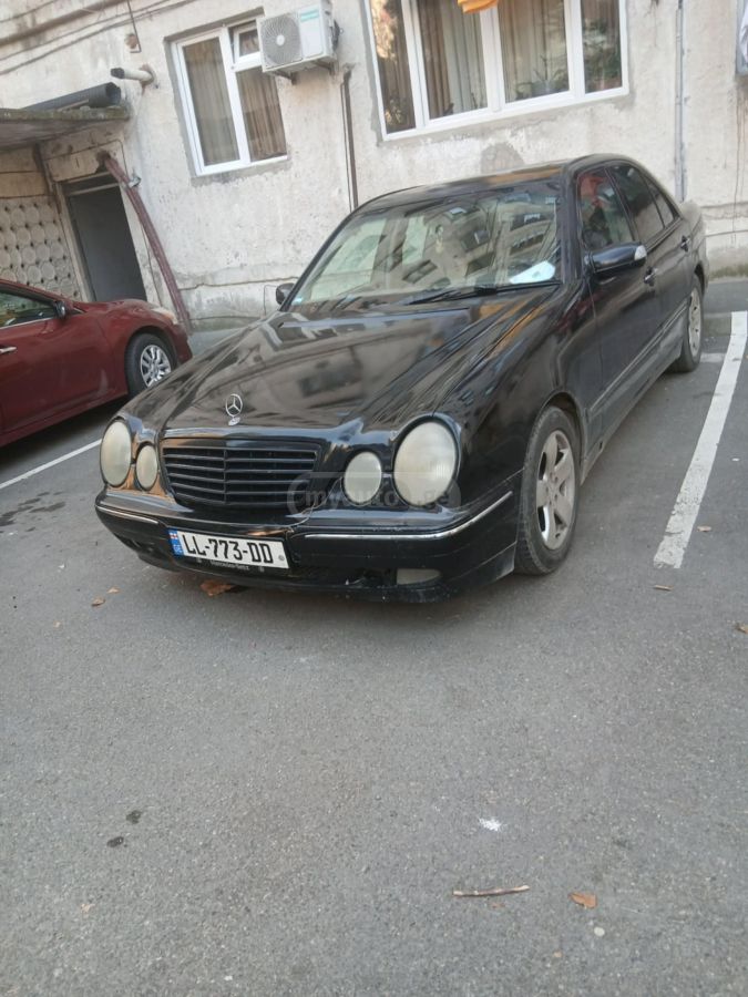 Mercedes-Benz E 320