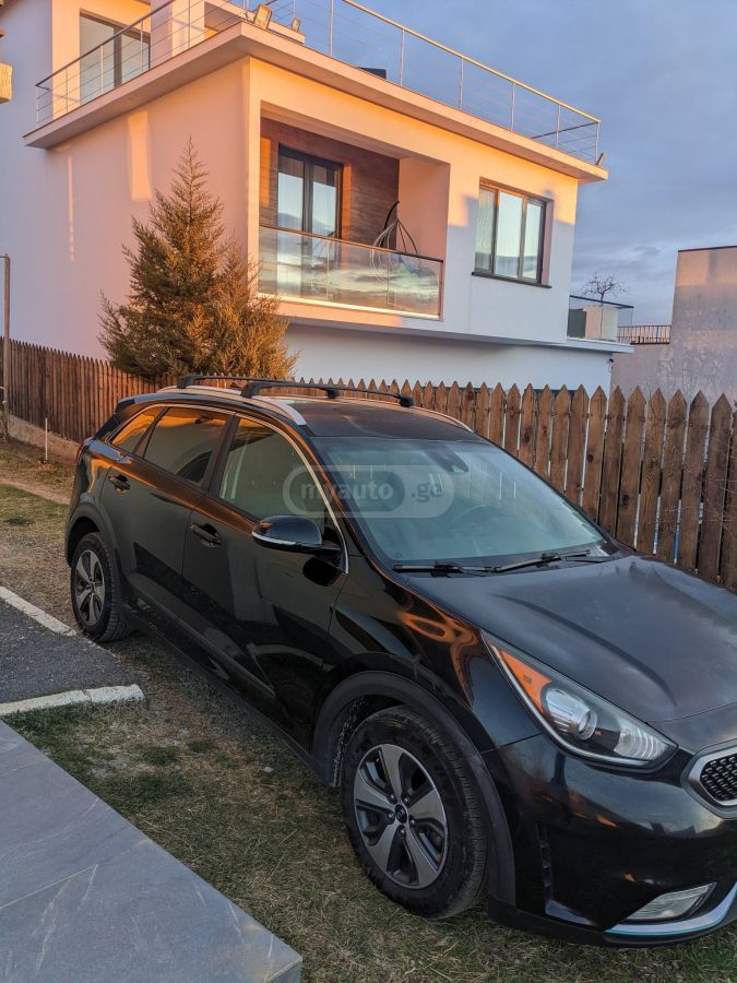 Kia Niro 2018 — photo 2