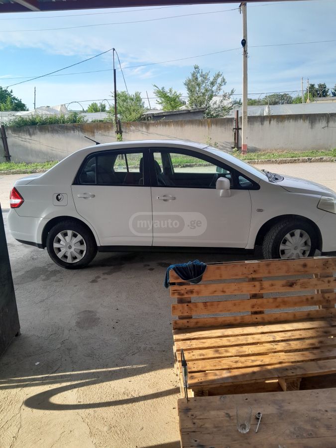 Nissan Tiida 2005 — photo 2