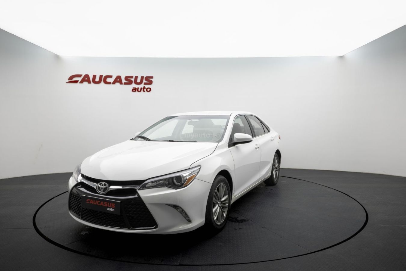 Toyota Camry 2015 — photo 2