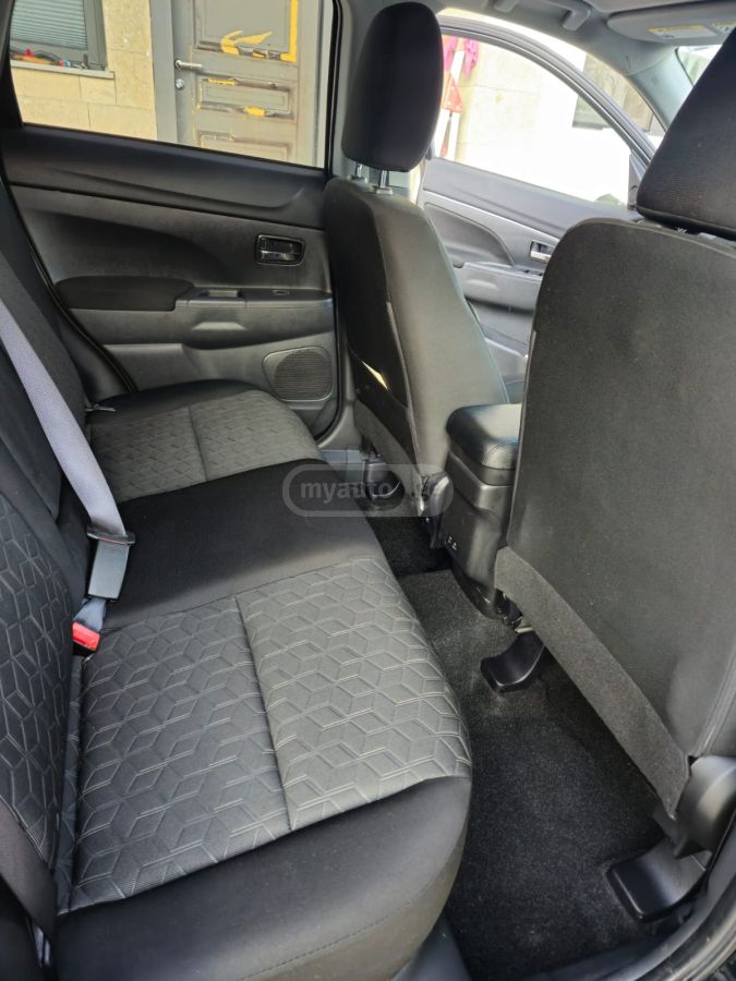 Mitsubishi Outlander Sport 2022 — photo 2