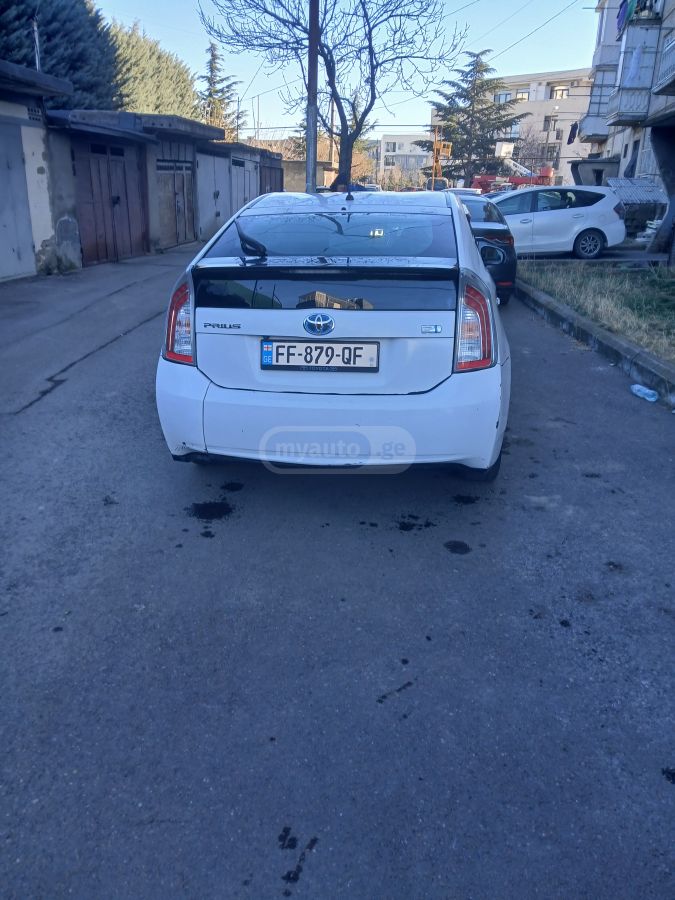 Toyota Prius 2015 — photo 2