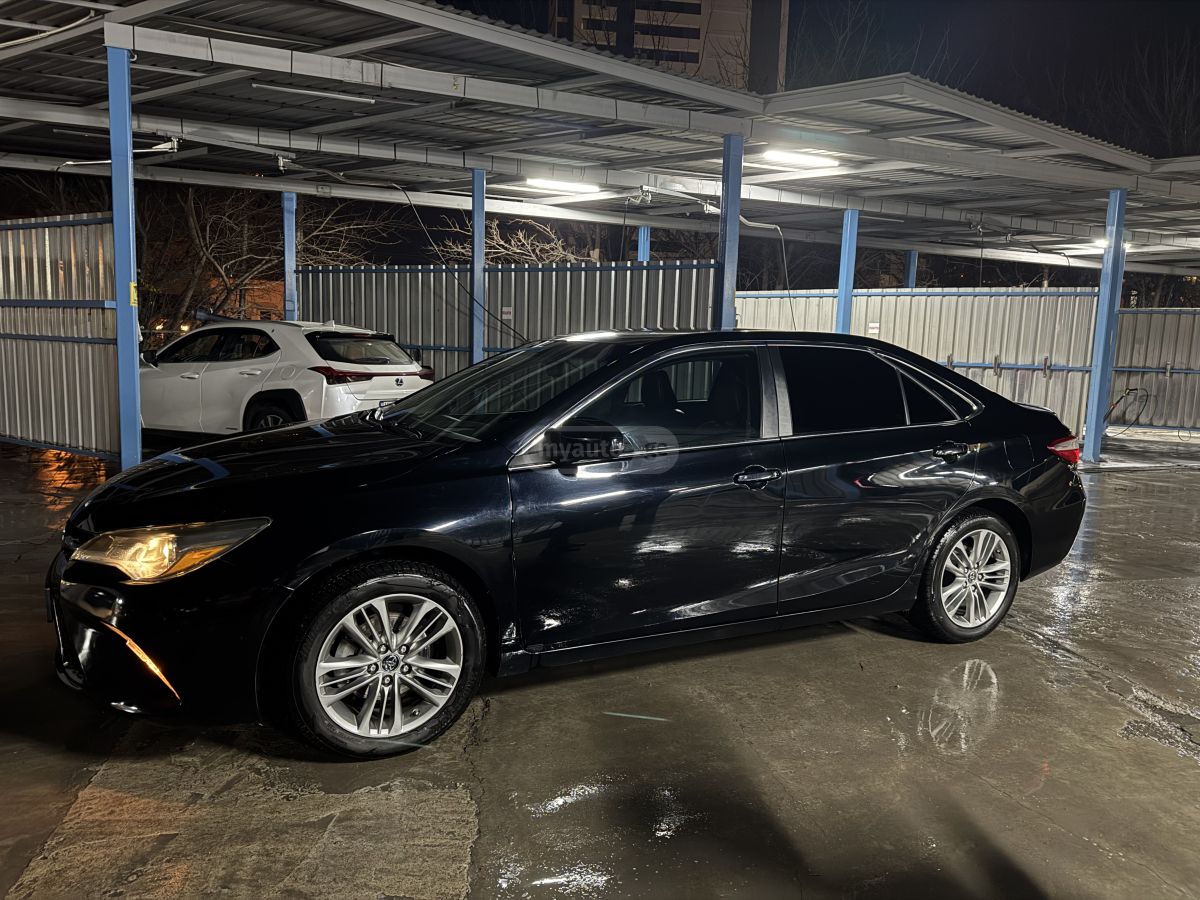 Toyota Camry 2017 — photo 2