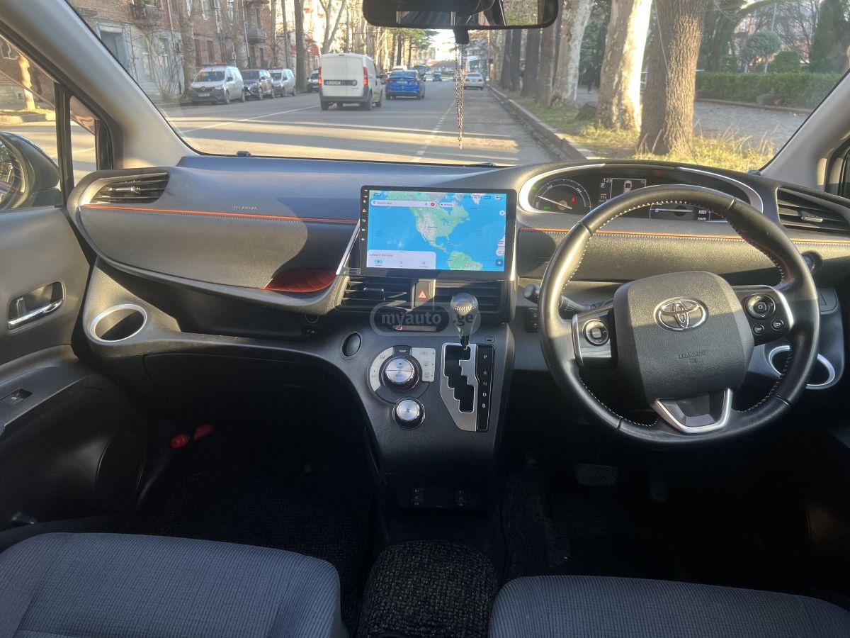 Toyota Sienta 2016 — photo 2