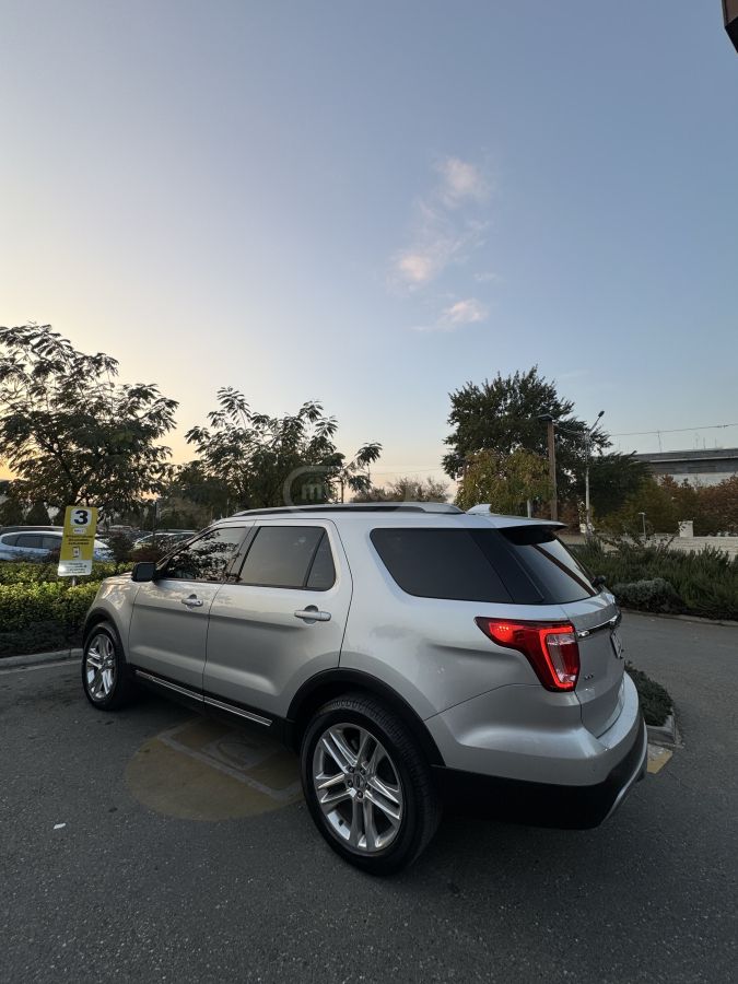 Ford Explorer 2017 — photo 2
