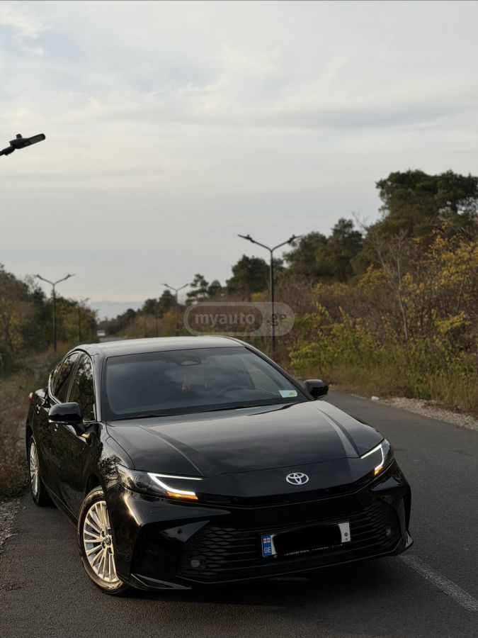 Toyota Camry 2025 — photo 2