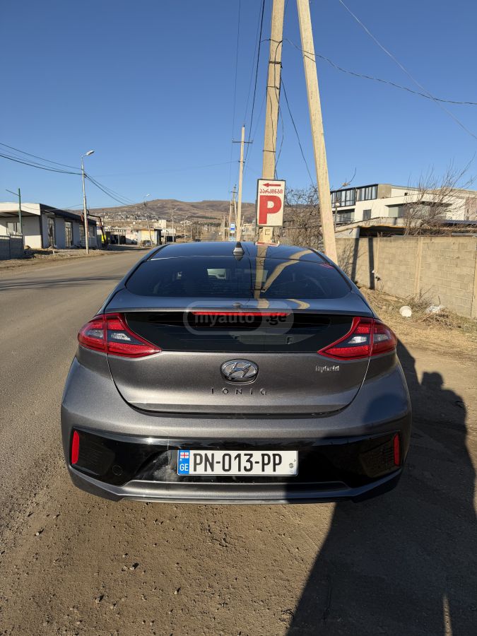 Hyundai Ioniq 2018 — photo 2