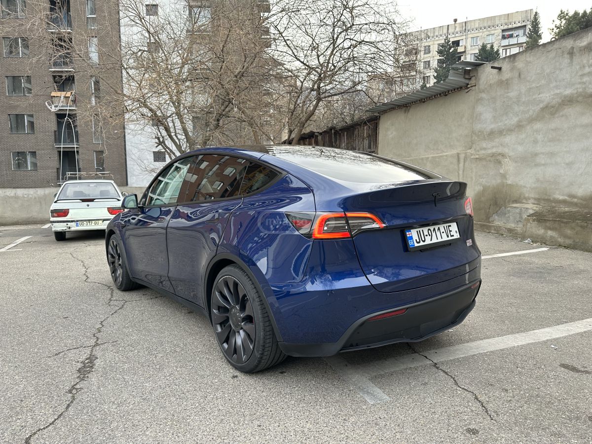 Tesla Model Y 2021 — photo 2