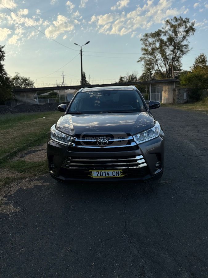 Toyota Highlander 2019 — photo 2
