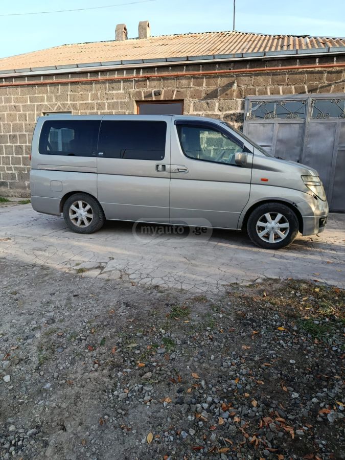 Nissan Elgrand 2003 — photo 2