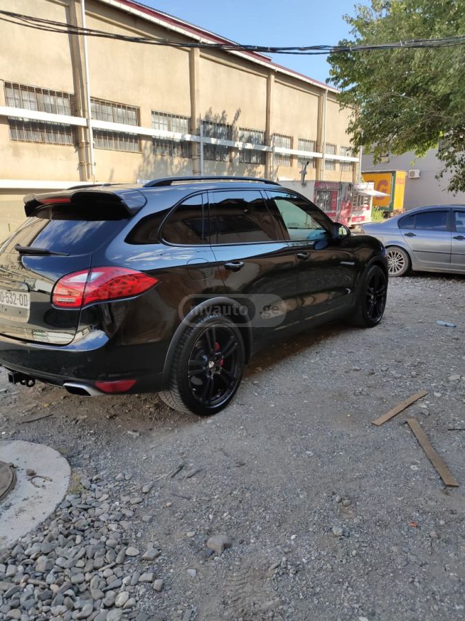 Porsche Cayenne 2012 — photo 2