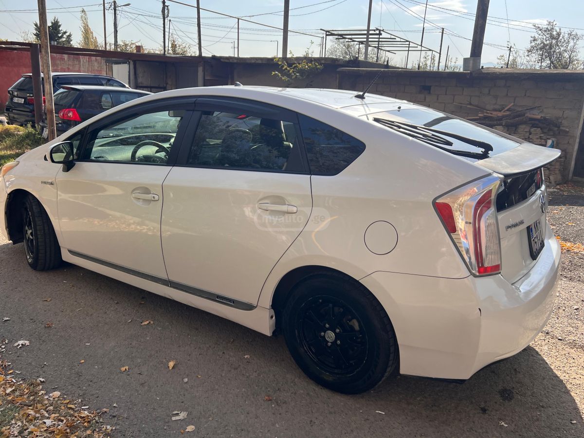 Toyota Prius 2012 — photo 2