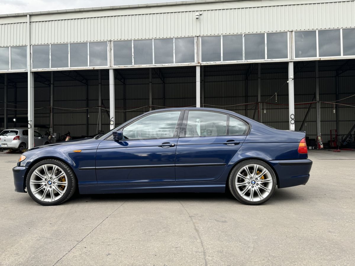 BMW 330 2004 — photo 2