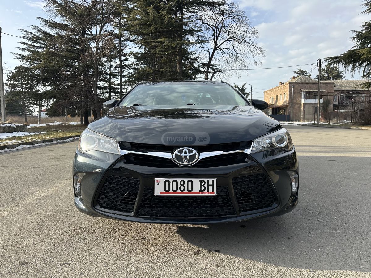 Toyota Camry 2015 — photo 2