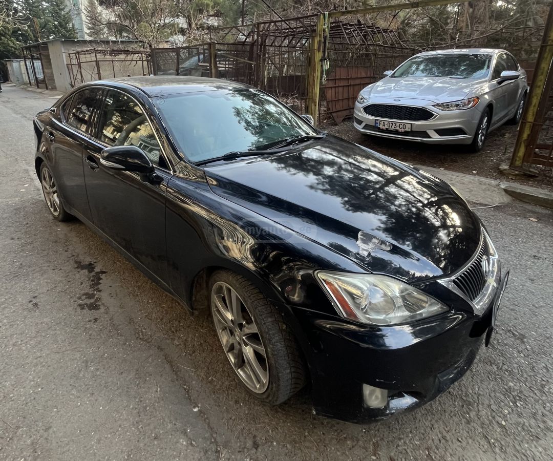 Lexus IS 250 2010 — photo 2