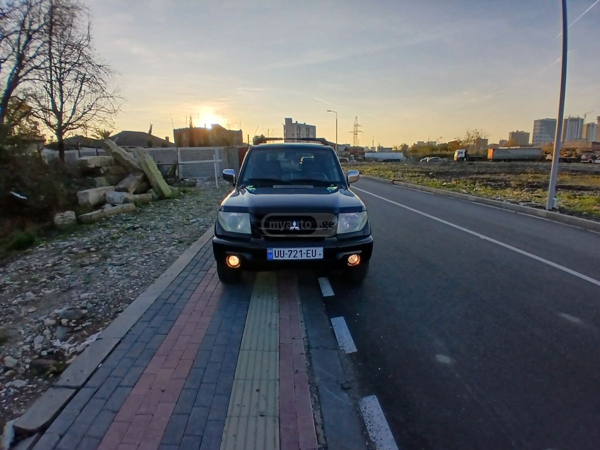 Mitsubishi Pajero IO 2001 — photo 2