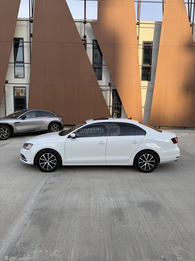 Volkswagen Jetta 2016 — photo 2