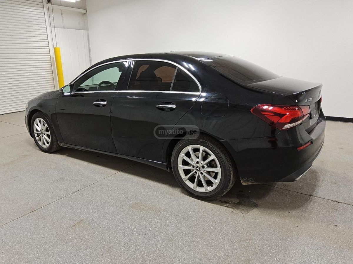 Mercedes-Benz A 220 2020 — photo 2