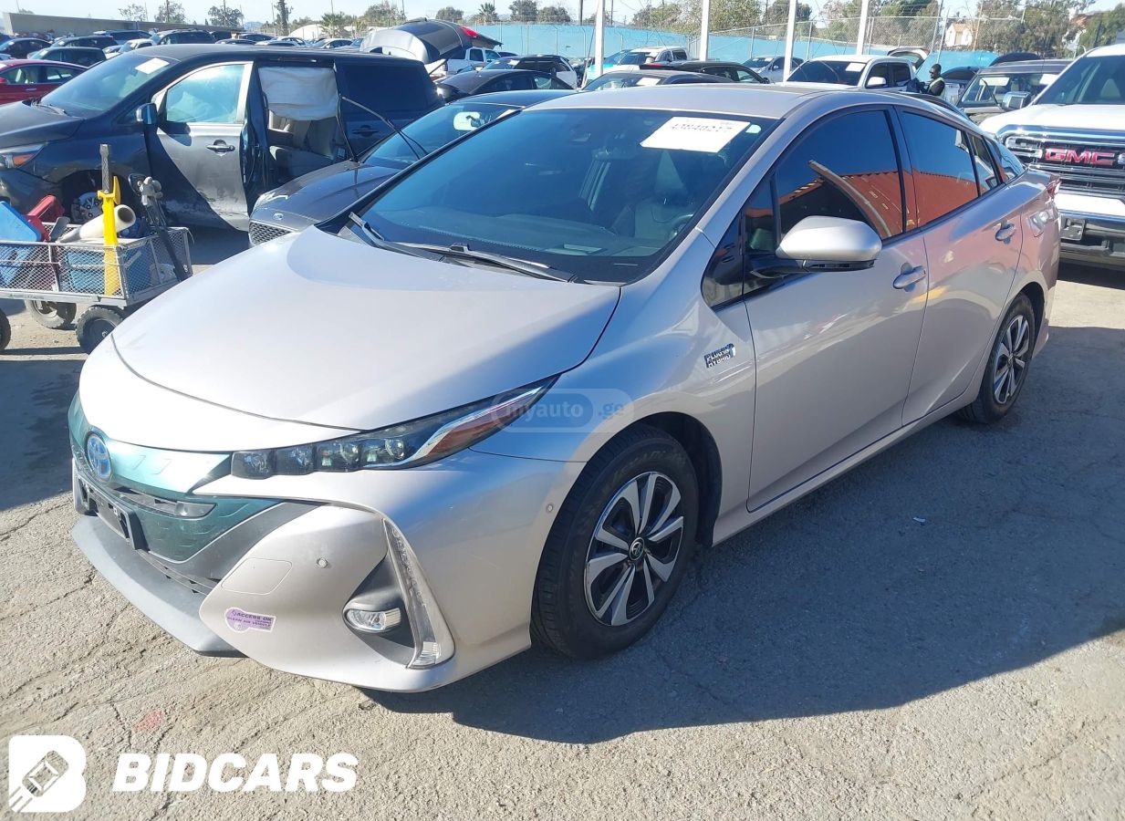 Toyota Prius 2019 — photo 2