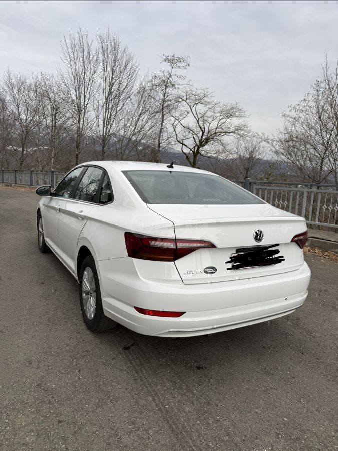 Volkswagen Jetta 2018 — photo 2